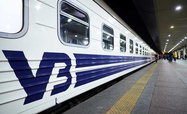 С помощью ведра и одеяла: сеть рассмешил сервис в поезде Одесса — Черновцы