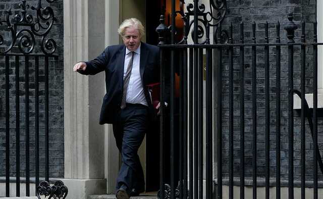 Рабочее мероприятие: англичане троллят Бориса Джонсона за шумные вечеринки на Даунинг-стрит