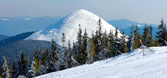 Новое ЧП в Карпатах: лавина накрыла туристов на Говерле