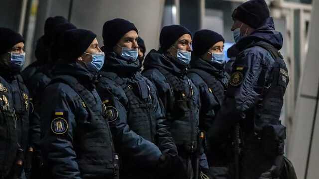 Готовятся к приезду Порошенко: в "Жуляны" стянули нацгвардейцев и полицию