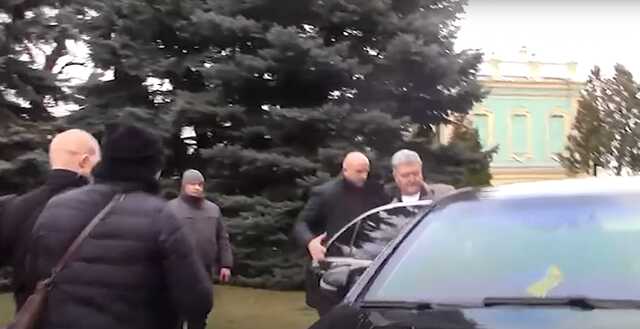 Думал, что это пранкеры: Порошенко объяснил, почему сбежал от следователей ГБР