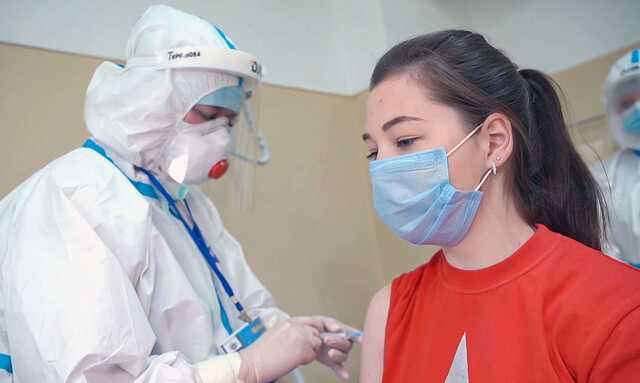 В Минздраве упростили условия вакцинации подростков против COVID-19