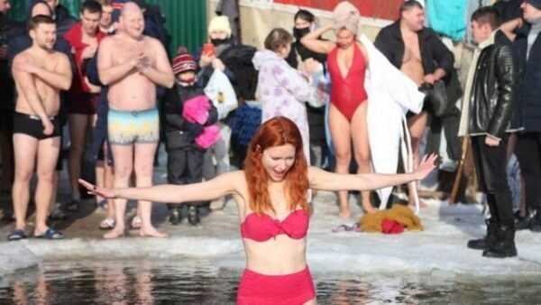 Как правильно купаться на Крещение и что это символизирует