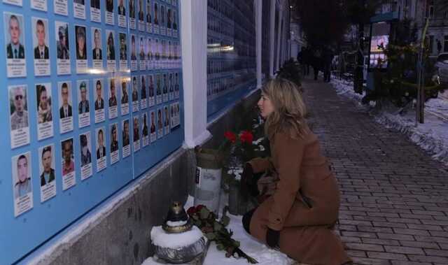 Глава МИД Канады Жоли почтила в Киеве память погибших воинов