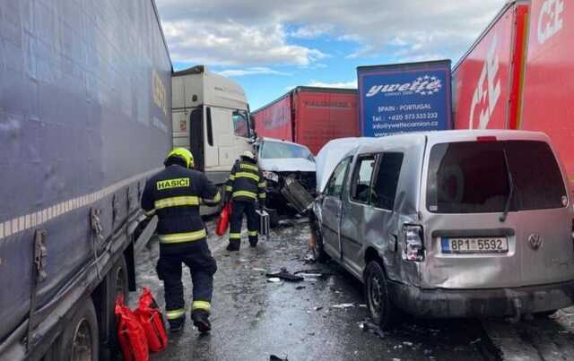 В Чехии на автостраде столкнулось 40 автомобилей