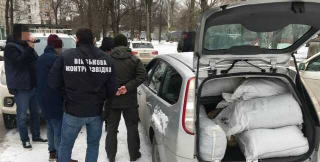 В Запорожье капитана Нацгвардии поймали на хищении спальных мешков