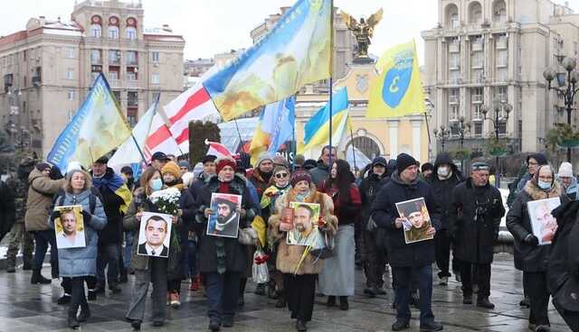 В Киеве прошло шествие в память о первых героях Небесной сотни