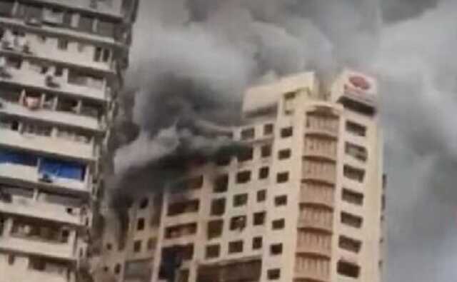 В Индии пожар в многоэтажном здании унес жизни шести человек