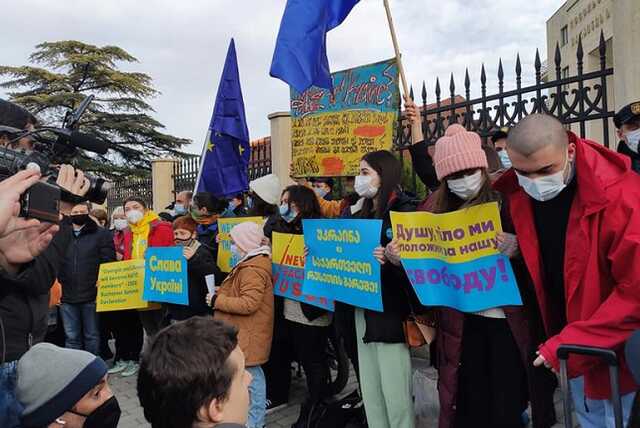 Акция солидарности и поддержки прошла под посольством Украины в Грузии