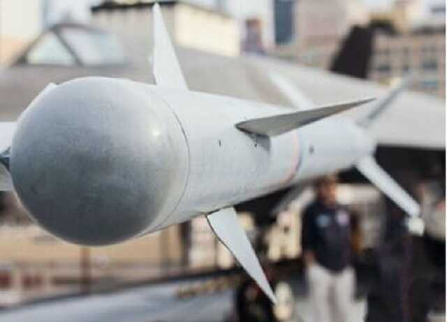 ОАЭ перехватили и уничтожили две баллистические ракеты над Абу-Даби