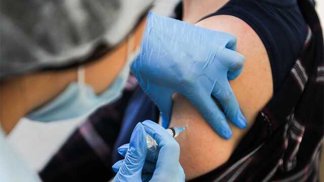 Вдобавок к тысяче. Украинцам выплатят деньги за бустерную дозу