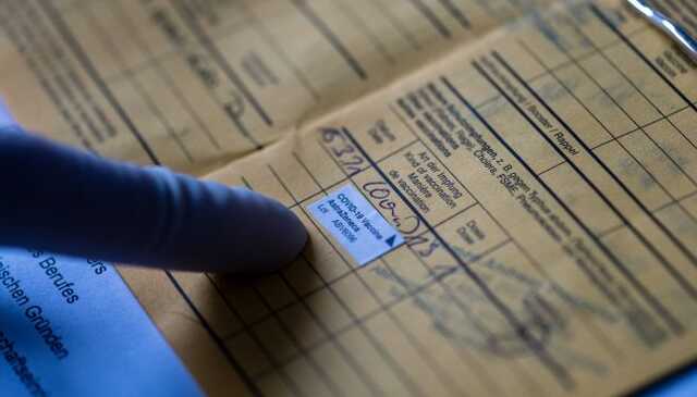 В Луганской области депутат организовал продажу поддельных COVID-сертификатов и тестов