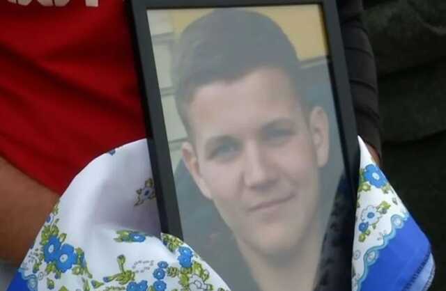 Под Киевом пятеро взрослых битой до смерти избили подростка и остались на свободе