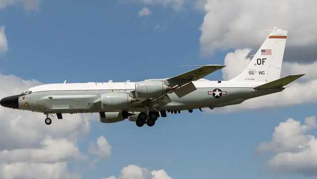 Над Киевом пролетел самолет-разведчик ВВС США и направился на Донбасс