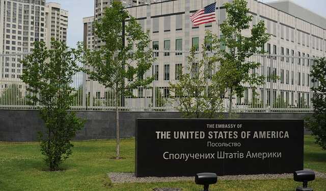 Посольство США призвало своих граждан экстренно покинуть Украину