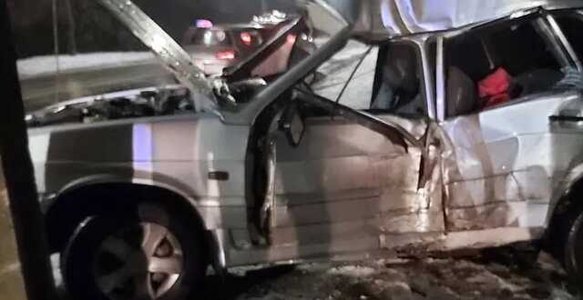 В Луцке авто на скорости влетело в столб, погиб 26-летний мужчина