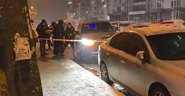 В Киеве обстреляли автомобиль Lexus: появились подробности ЧП