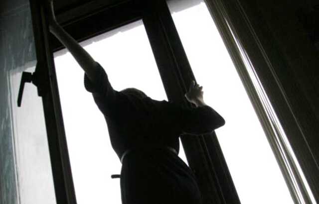 У Луцьку жінка випала з 9-го поверху