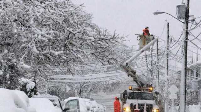 Непогода в Украине обесточила 63 населенных пункта в трех областях