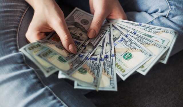 Если украинцы начнут забирать депозиты, доллар уйдет в крутое пике — эксперт