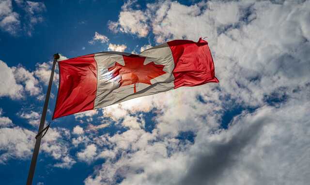 Канада временно отзывает второстепенных сотрудников посольства в Украине