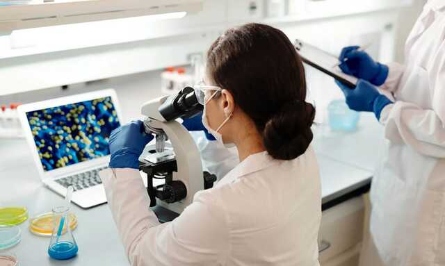 Ученые выяснили, у кого самые высокие риски попасть в больницу с "Омикроном"