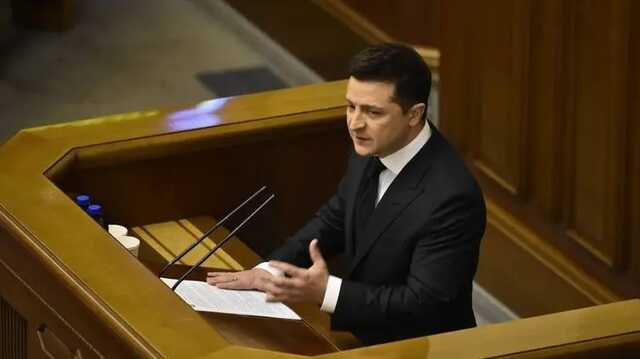 Зеленский во время выступления в Раде призвал "не поддаваться вирусу паники"