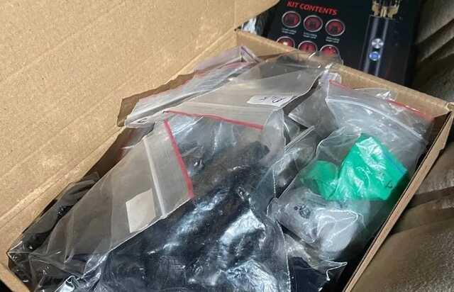 В Днепре нашли более сотни "закладок" у водителя Mercedes, согласившегося помочь копам