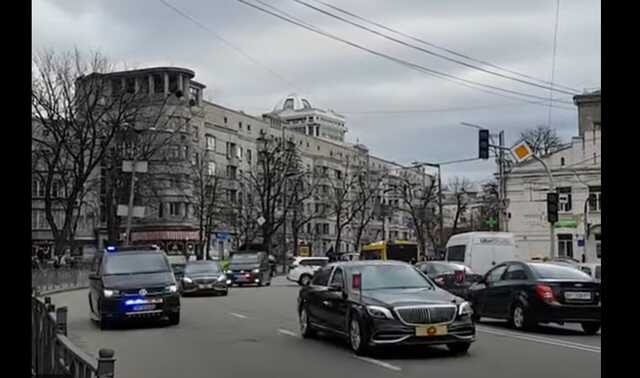 Три Mersedes Maybach и микроавтобусы Volkswagen: кортеж Эрдогана проехался по Киеву