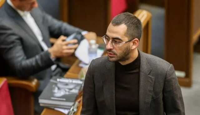 Известный певец потроллил нардепа Трухина стихом