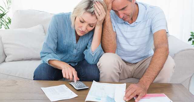Количество долгов украинцев выросло на треть, больше всего — по кредитам и коммуналке