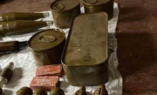 В Донецкой области в доме нашли схрон боевика с оружием и боеприпасами