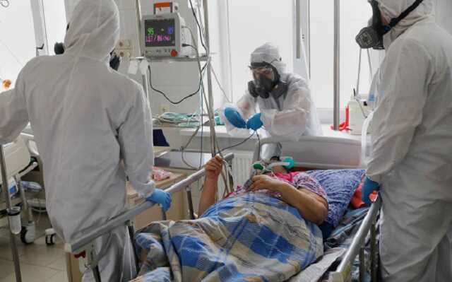 Россия снова установила двойной антирекорд по коронавирусу