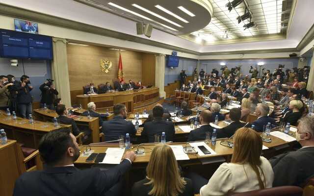 В Черногории парламент отправил в отставку пророссийское правительство