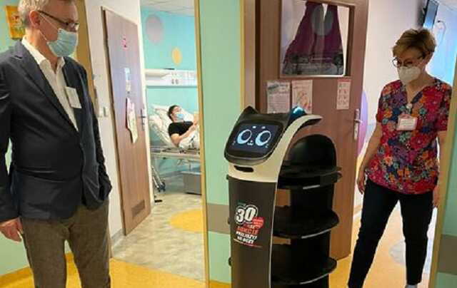 В Польше детская больница "приняла в штат" роботов