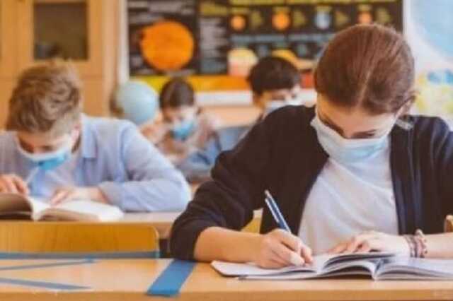 Госаттестацию для украинских школьников в 2022 году просят отменить