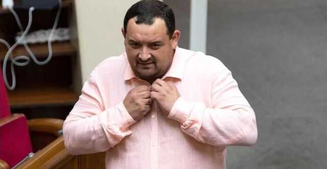 Попавшийся на взятке "слуга" Кузьминых устроил потасовку с прокурором в суде