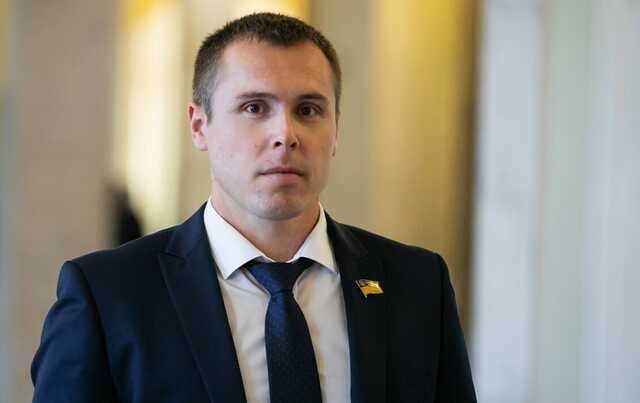 Нардеп купил дорогую иномарку почти на все свои сбережения