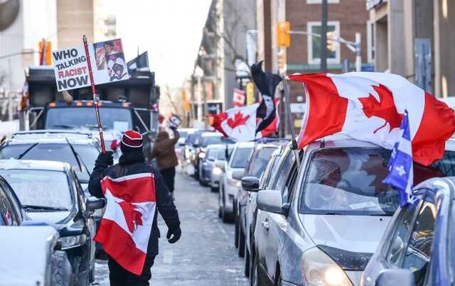 Митингующие против карантинных ограничений заблокировали мост между Канадой и США