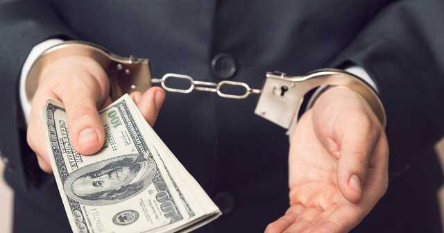 ВАКС добавил срок оперу СБУ, вымогавшему взятку