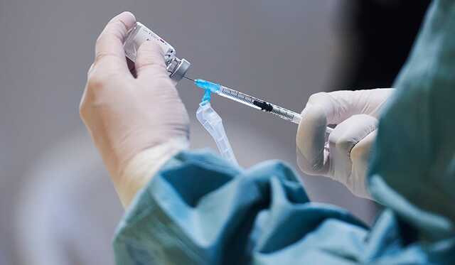 В Украине отстранили от работы более 7,5 тысячи непривитых сотрудников