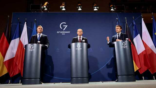 "Цель - предотвратить войну в Европе": Макрон, Шольц и Дуда встретились в Берлине