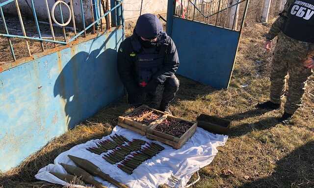 Співробітники СБУ під час навчань випадково знайшли реальний схрон із гранатами та боєприпасами