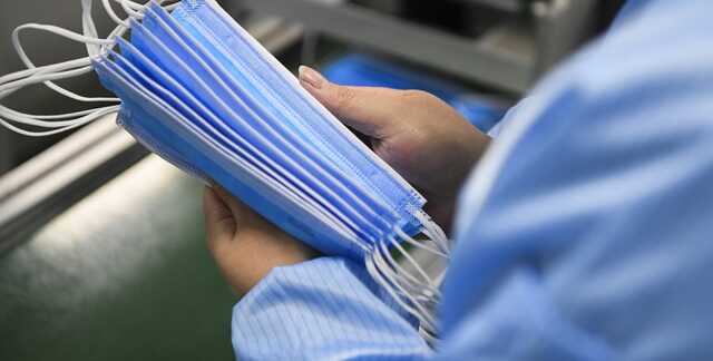 Нью-Йорк готов отменить обязательный масочный режим