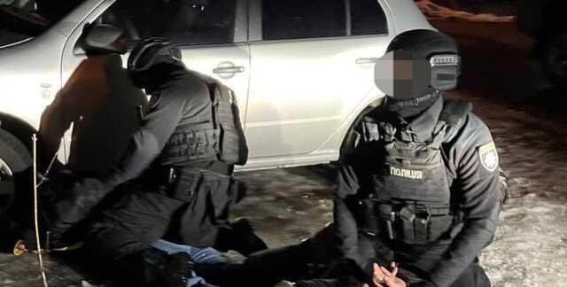 Похитили человека и требовали $12 тысяч: в Киеве задержали троих полицейских из Днепра