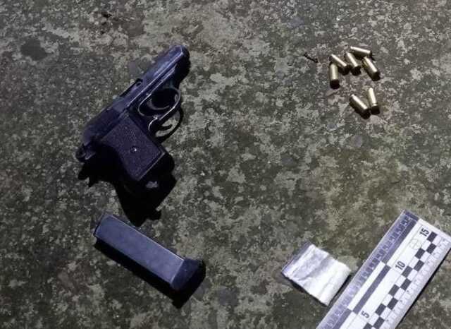 Житель Дрогобыча спрятал в ствол пистолета наркотики и наткнулся на патруль
