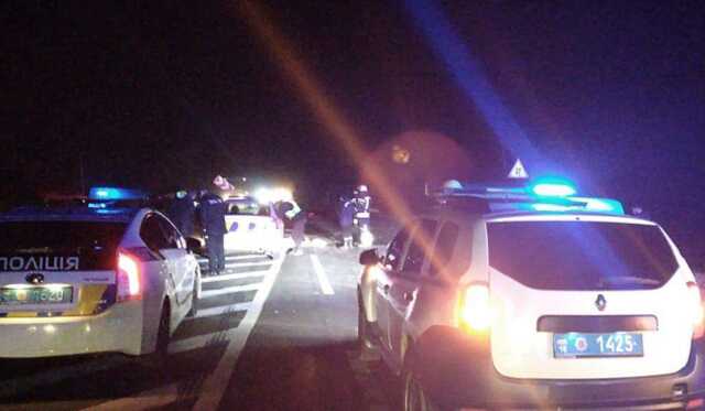 На трассе Одесса-Николаев фура разбила авто: погибли 3 человека