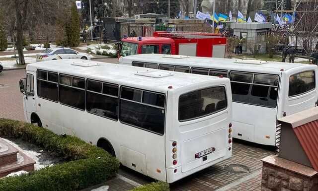 Под апелляционный суд в Киеве, где обжалуют меру пресечения Порошенко, сгоняют силовиков