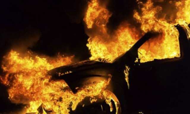 В центре Киева подожгли Lexus бывшего народного депутата