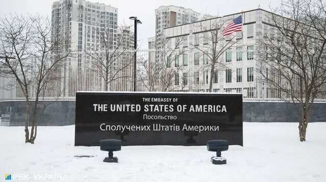В посольстве США в Киеве начали жечь документы - Bild